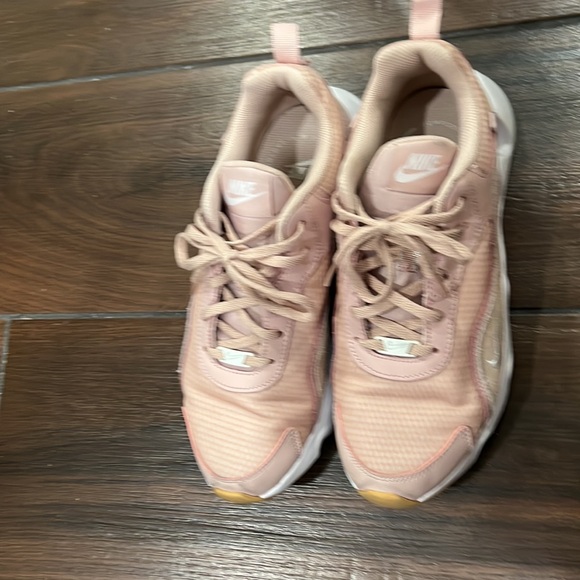 Nike RYZ 365 2 Barely Rose Sneaker - Picture 2 of 7